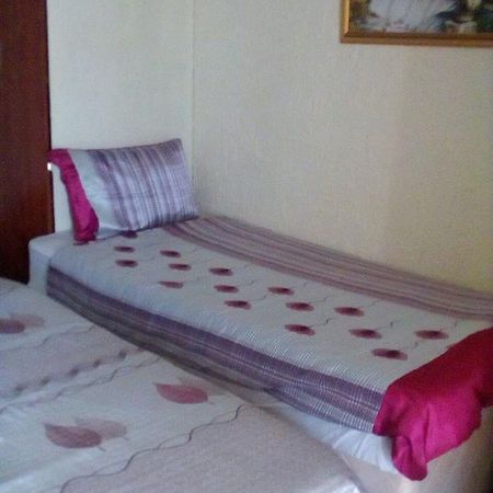 Guest House Macauly Йоханнесбург Экстерьер фото