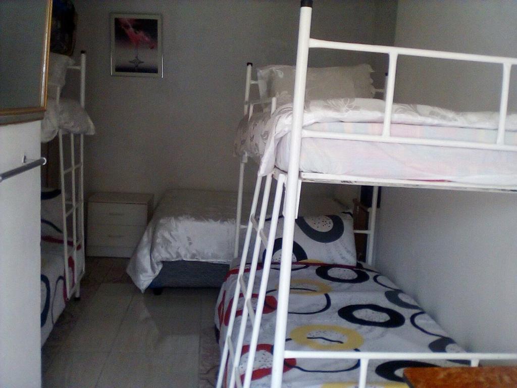 Guest House Macauly Йоханнесбург Экстерьер фото